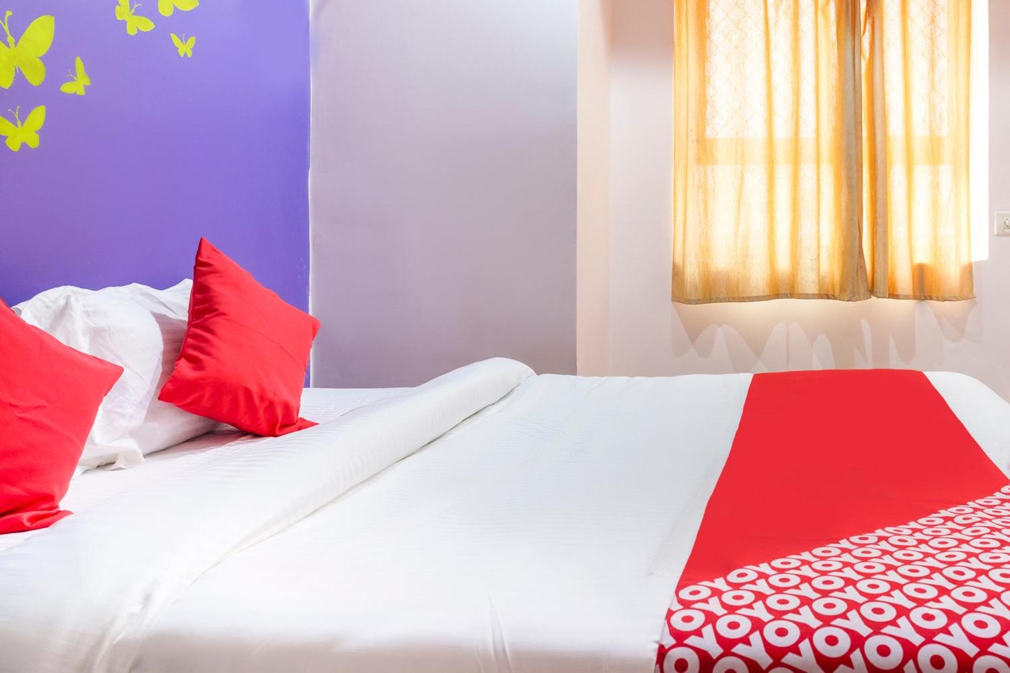 Spot On Sunshine Inn Hyderabad Esterno foto